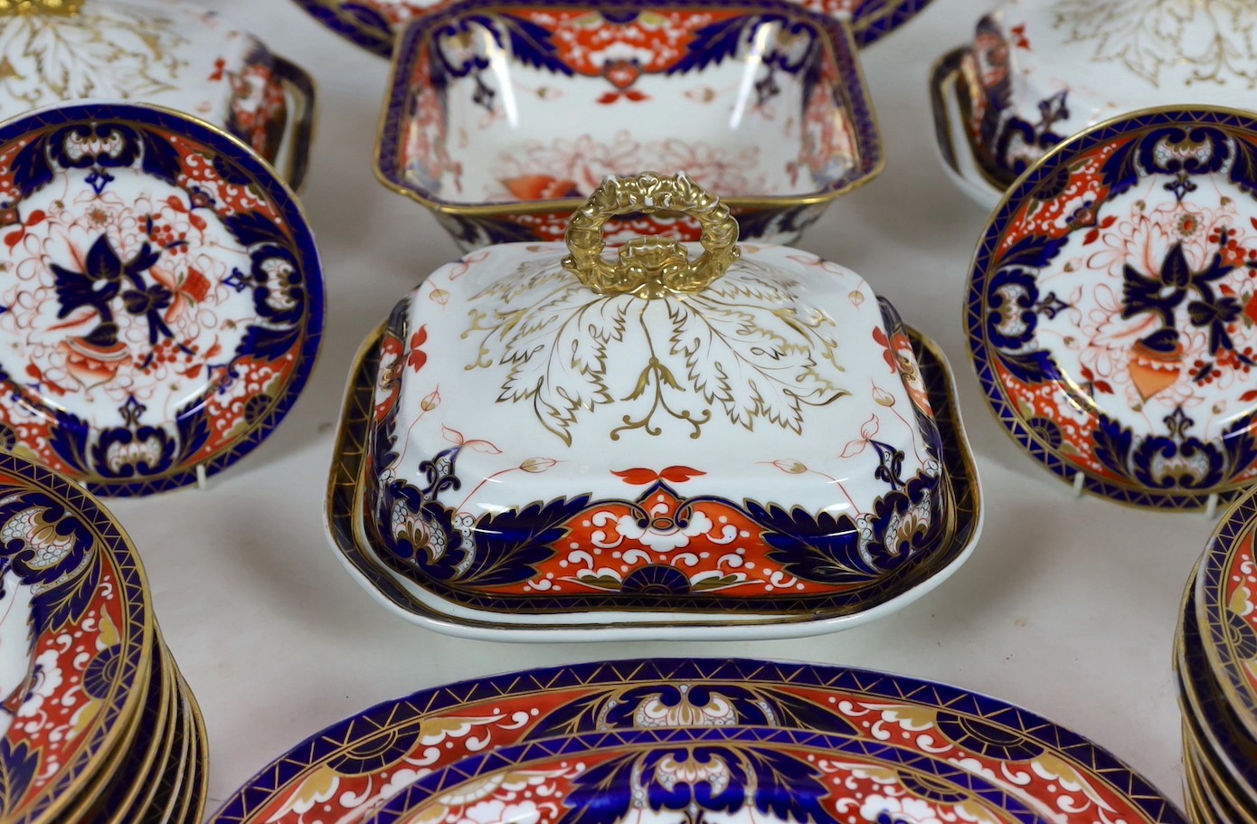 An extensive Chamberlains Worcester Imari pattern dinner service, c.1815-20, some faults